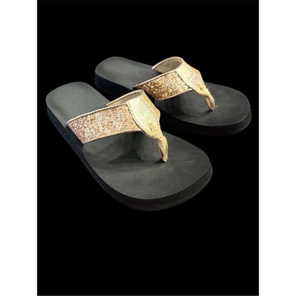 Yellow Box Feliks Flip Flop Sz. 8 Gold Glitter Straps Resort Vacation Beach - Picture 7 of 15